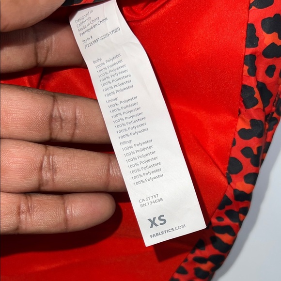 Like New - Fabletics Wander Cropped Puffer Jacket - Picture 8 of 10